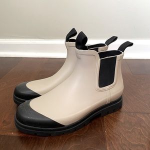 EVERLANE NWOT RAIN BOOTS.